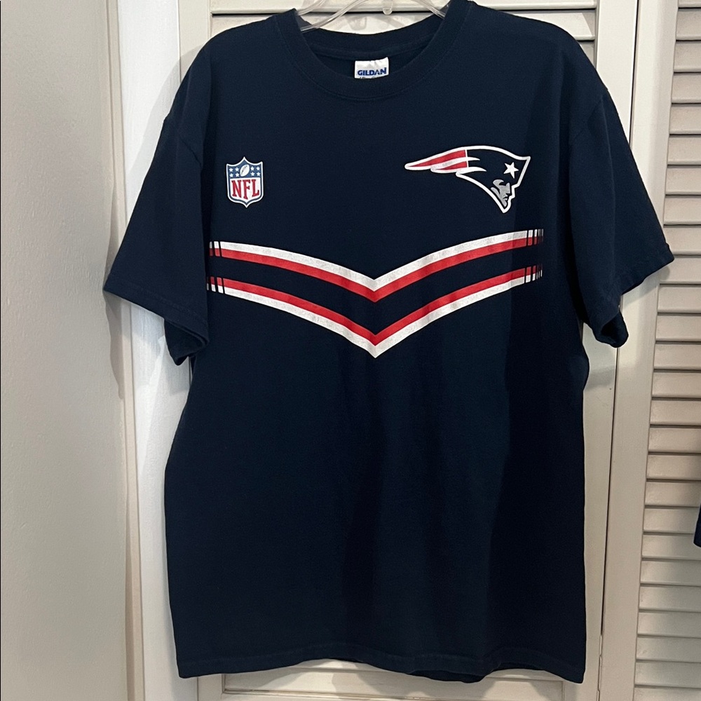 Gildan New England Patriots Men’s Medium Navy Blue NFL Graphic T-Shirt